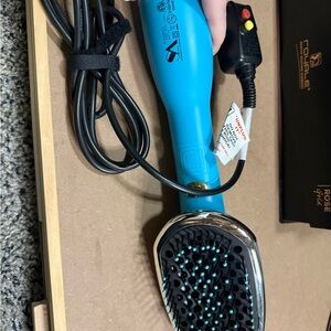 VS Straight Ahead Brush Blowdryer